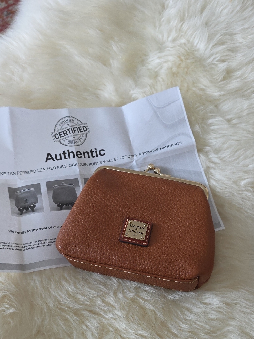 Beautiful NWOT Dooney & Bourje Carmel Kiss-lock Large Framed Wallet 🤎🎁🧡
